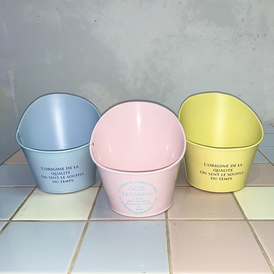 ブリキ容器